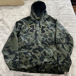 Camo under Armour hoodie